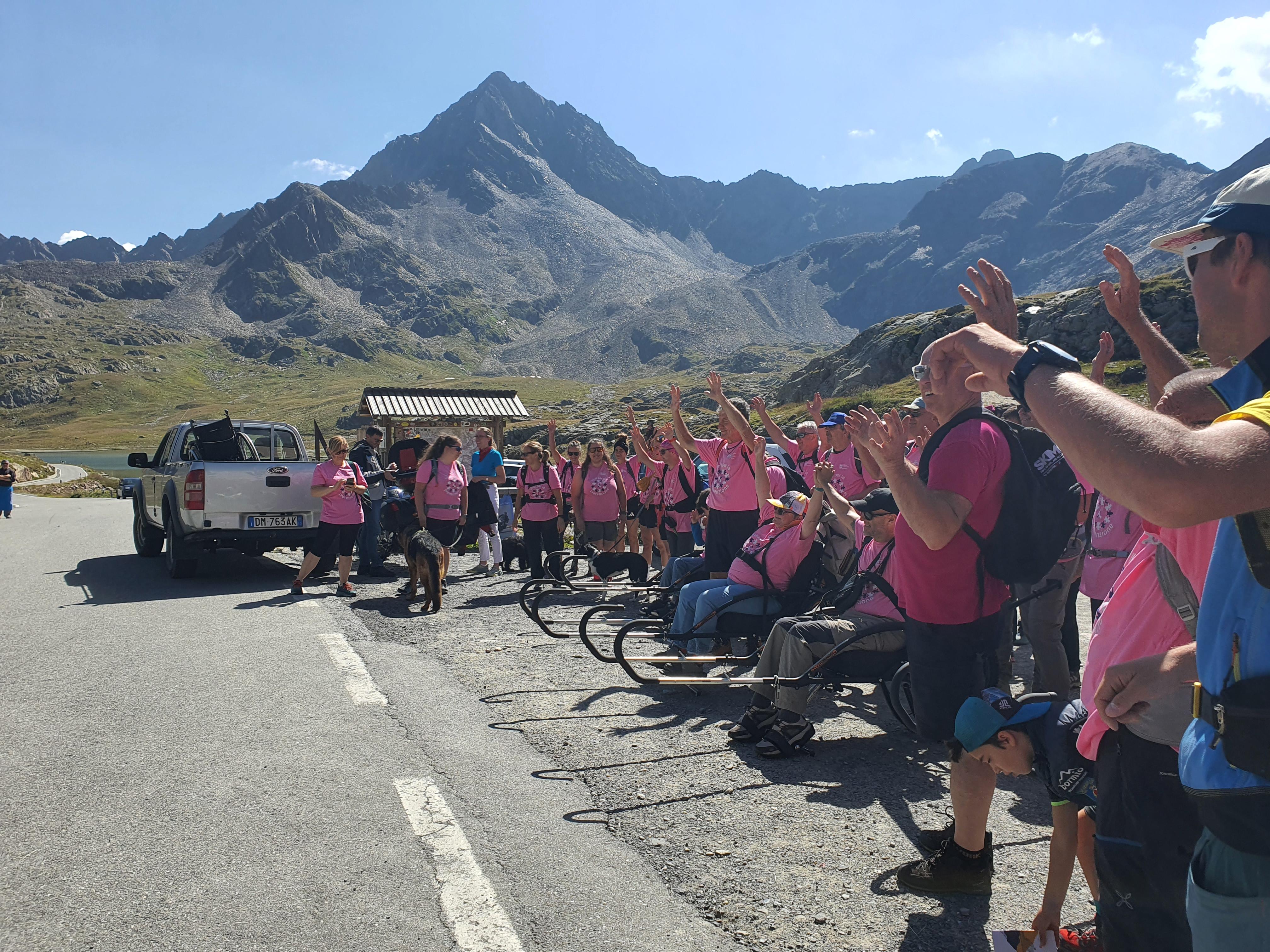 Dettaglio foto di gruppo partenza Rifugio Bonetta
